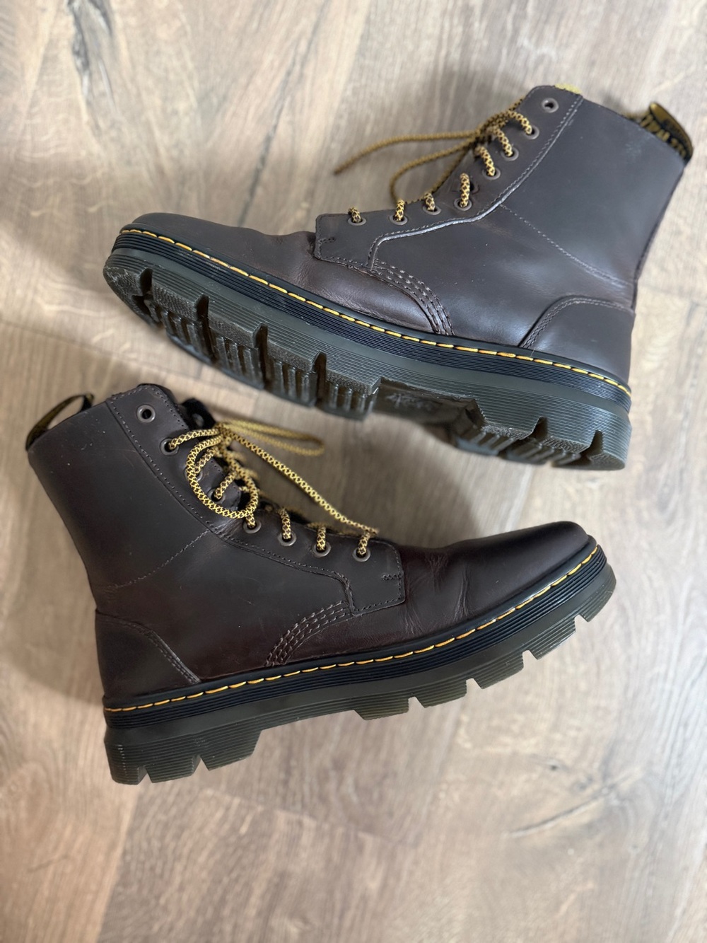 Dr. Martens COMBS
Crazy Horse Leather Casual Boots men’s 10 woman’s 11